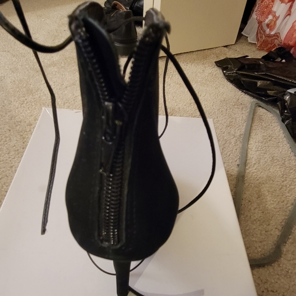 Heels - Picture 3 of 4